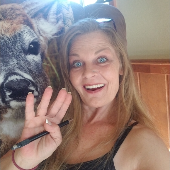 Meet your Posher, Shannon - Picture 1 of 3